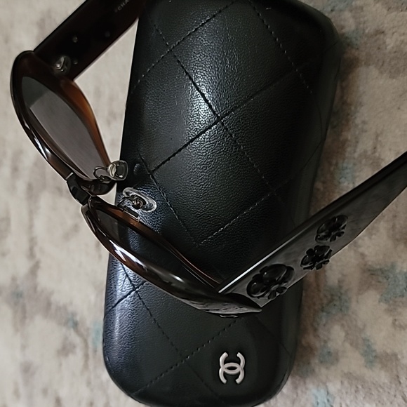 Chanel Camellia Flower Sunglasses - Picture 10 of 16